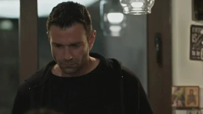 Η γη της ελιάς (4/4): Ο Μάνος "τρελαίνεται" από τα ναρκωτικά - Σε απόγνωση η γυναίκα του