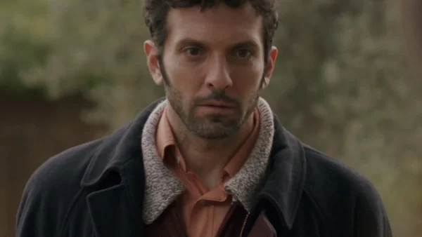 Η παραλία 1/4: Η χήρα επισκέπτεται το ιατρείο του Χάρη και οι δύο τους έρχονται πιο κοντά