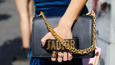 4 κόλπα για να καθαρίσεις τα χρυσά σου κοσμήματα και να φαίνονται πάντα σαν καινούργια