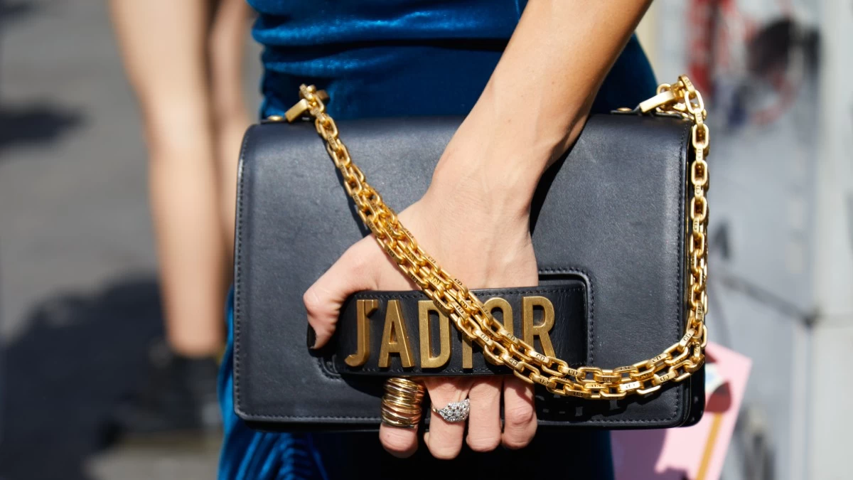 4 κόλπα για να καθαρίσεις τα χρυσά σου κοσμήματα και να φαίνονται πάντα σαν καινούργια