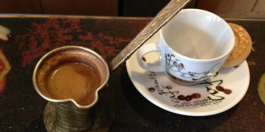 Ρακόμελο στο Μικρό Χωριό Ευρυτανίας