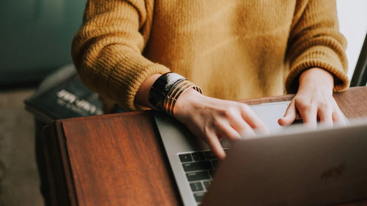 Κάνεις δουλειά γραφείου; Δες τι συμβαίνει στο σώμα σου σε 8-10 ώρες ακινησίας