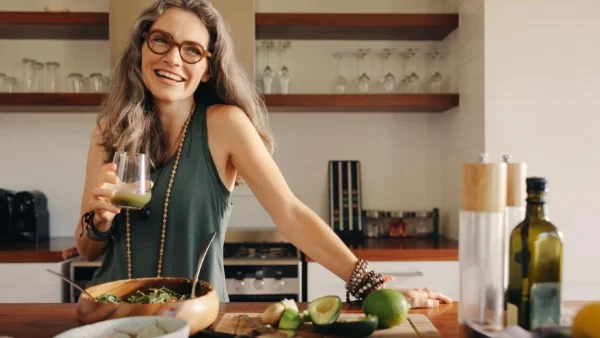 Θέλεις να αλλάξεις την κουζίνα σου; 5 χρώματα που είναι εκτός το 2024 και 5 που παίρνουν τη θέση τους