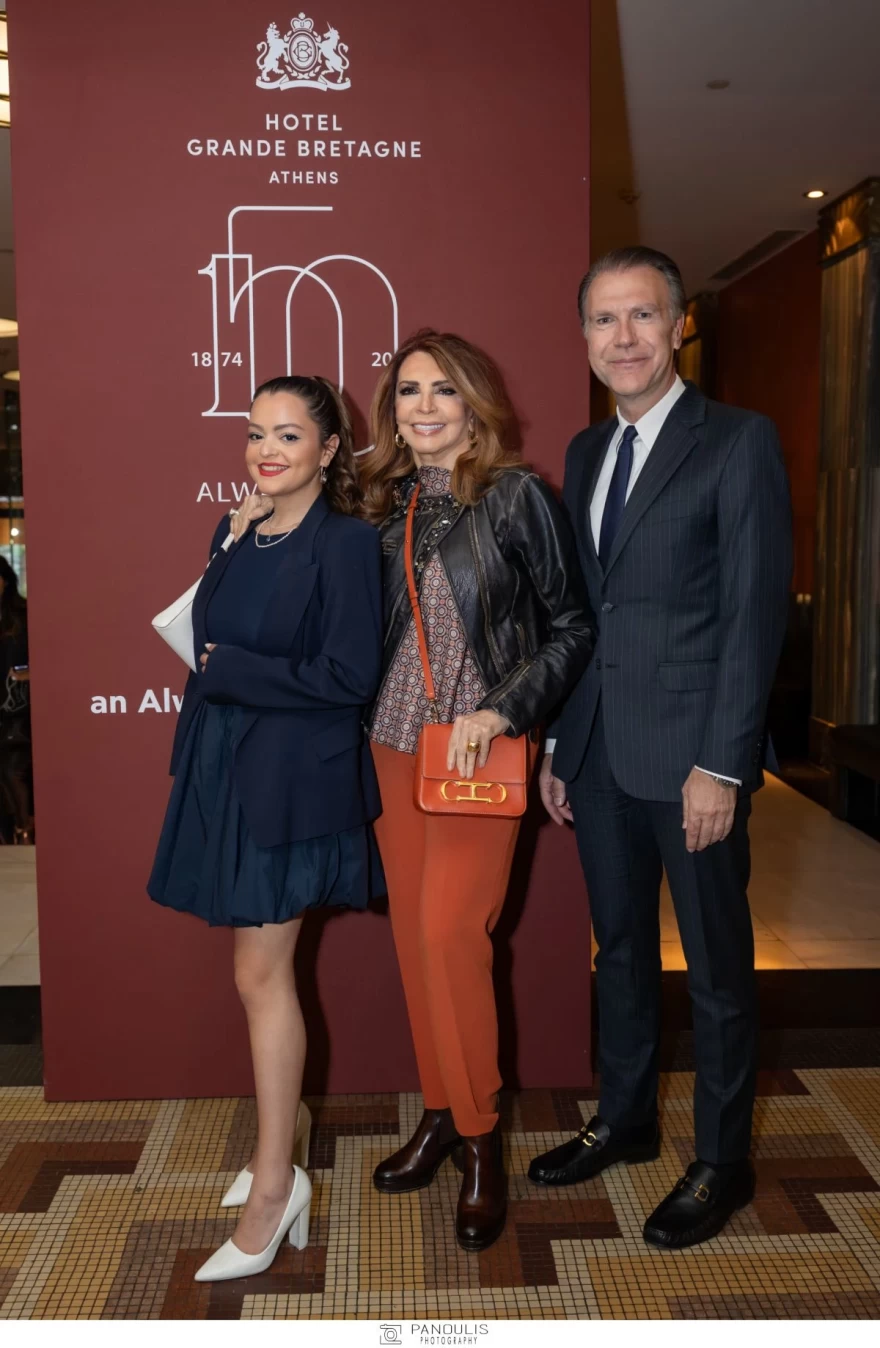 Η Μαριτίνα Ντενίση με τη μητέρα της Μιμή και τον Σωτήρη Πολύζο