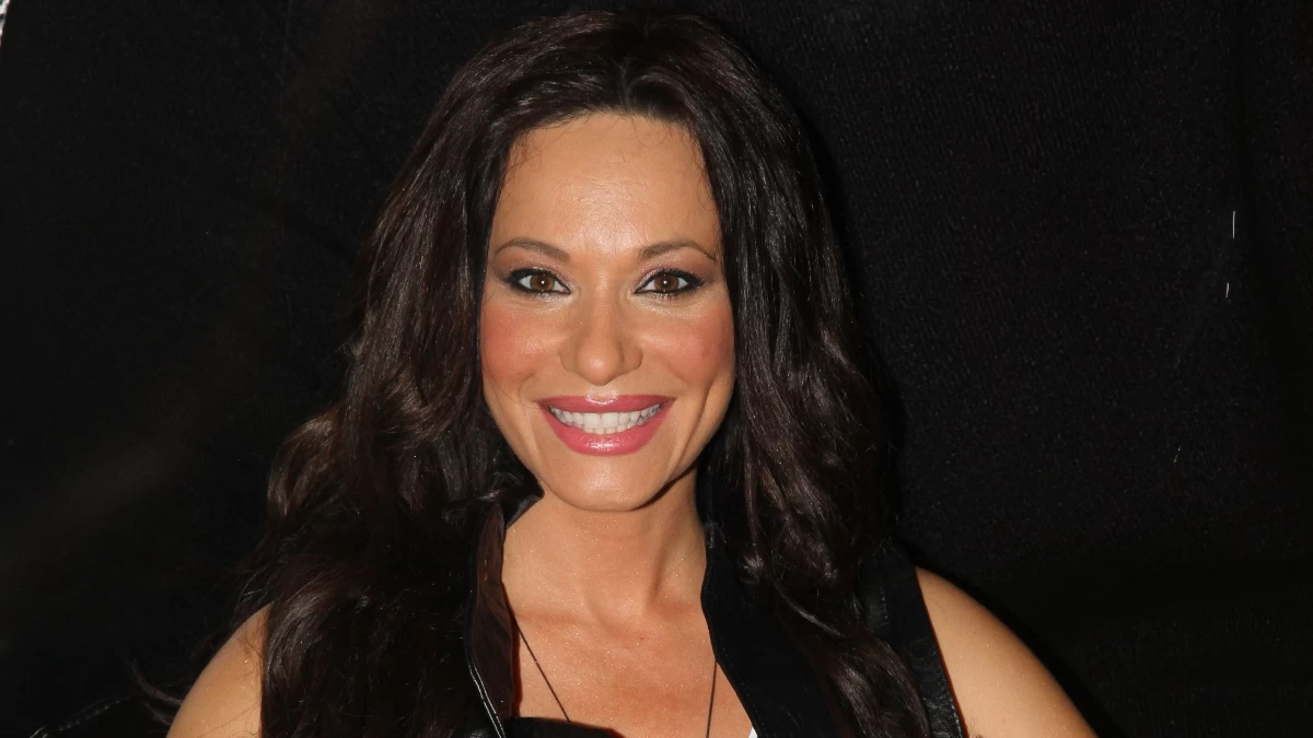 Μάρω Λύτρα: Σαν να μην πέρασε μια ημέρα από πάνω της - Άβαφη και εντελώς λιτή 20 χρόνια μετά το Fame Story 2