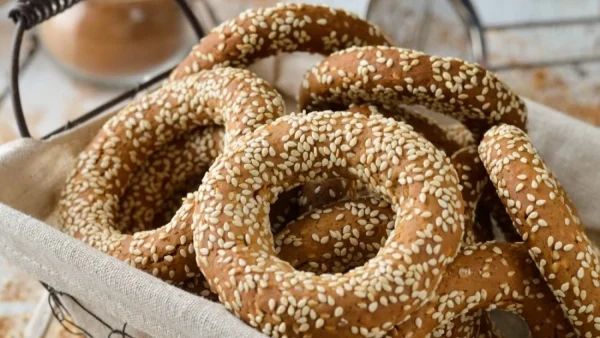 Νόστιμα μουστοκούλουρα από τον Τσούλη - Η συνταγή για να σας βγουν αφράτα και μυρωδάτα