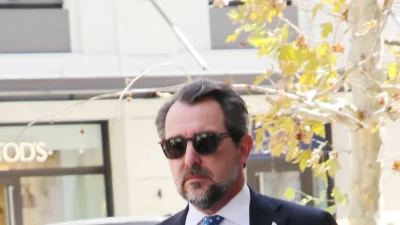 Νικόλαος Γλύξμπουργκ: Ντυμένος στα μαύρα - Η πρώτη επίσημη, μοναχική έξοδος μετά την ανακοίνωση διαζυγίου με την Μπλάτνικ