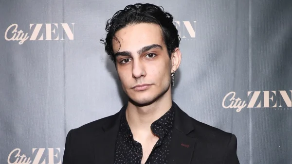 Ο Νίκος Μπάρκουλης ξεκαθαρίζει: «Δεν δουλεύω ταξί, σε κοτοπουλάδικο δουλεύω, υποδοχή και βοηθός σέρβις»