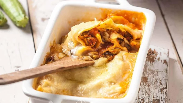 Το κλασικό παστίτσιο αλλά... νηστίσιμο - Με πλούσια λαχταριστή κρέμα και λαχανικά