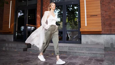 Αντίο τζιν παντελόνι: Το άνετο σχέδιο που θα φοράς από εδώ και στο εξής στη θέση του