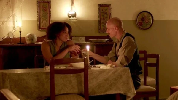 Η παραλία (3/4): «Εγώ θα σε βοηθήσω» - Ζητάει να υιοθετήσει το παιδί που κυοφορεί