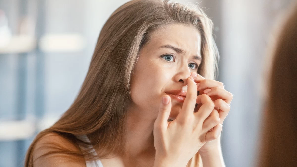 Έβγαλες εσωτερικό σπυράκι; Με αυτά τα κόλπα θα το εξαφανίσεις στο λεπτό!