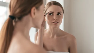 Έτσι θα βγάλεις τα φρύδια σου σαν επαγγελματίας &  χωρίς να πονάς καθόλου!