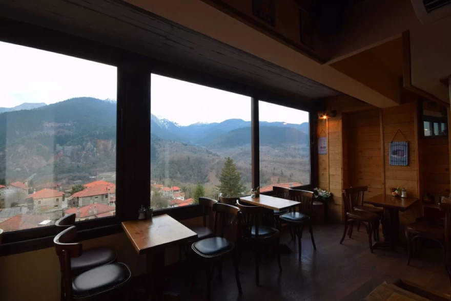 Η θέα στο Ρακόμελο