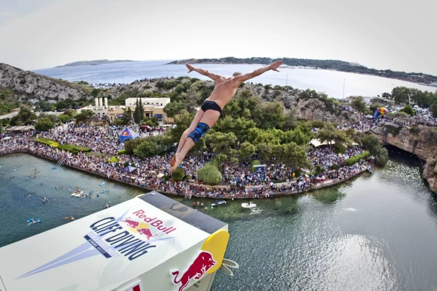 7 κορυφαίοι αθλητές του Red Bull Cliff Diving μας μιλούν για τις ξεχωριστές εμπειρίες τους