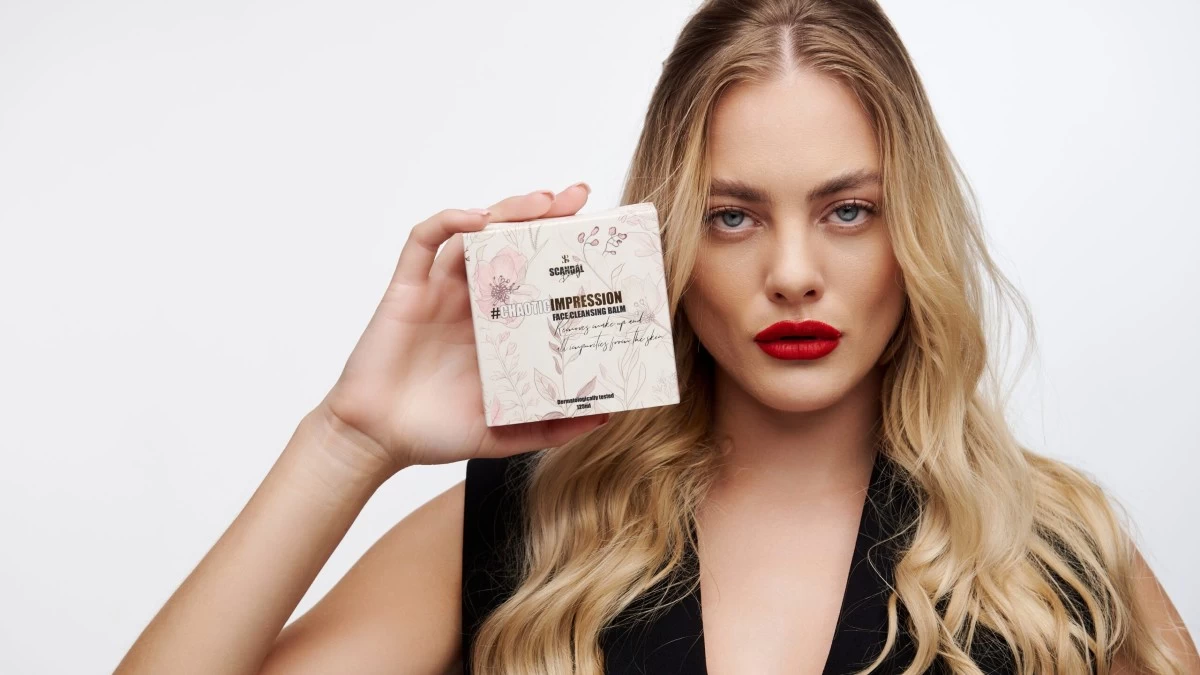 Αυτά πρέπει να βάλεις στο νεσεσέρ της πασχαλινής σου απόδρασης για να δείχνεις πιο λαμπερή από ποτέ!