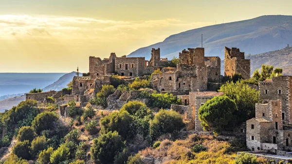 Πάσχα στην ατμοσφαιρική Μάνη των πετρόκτιστων πύργων