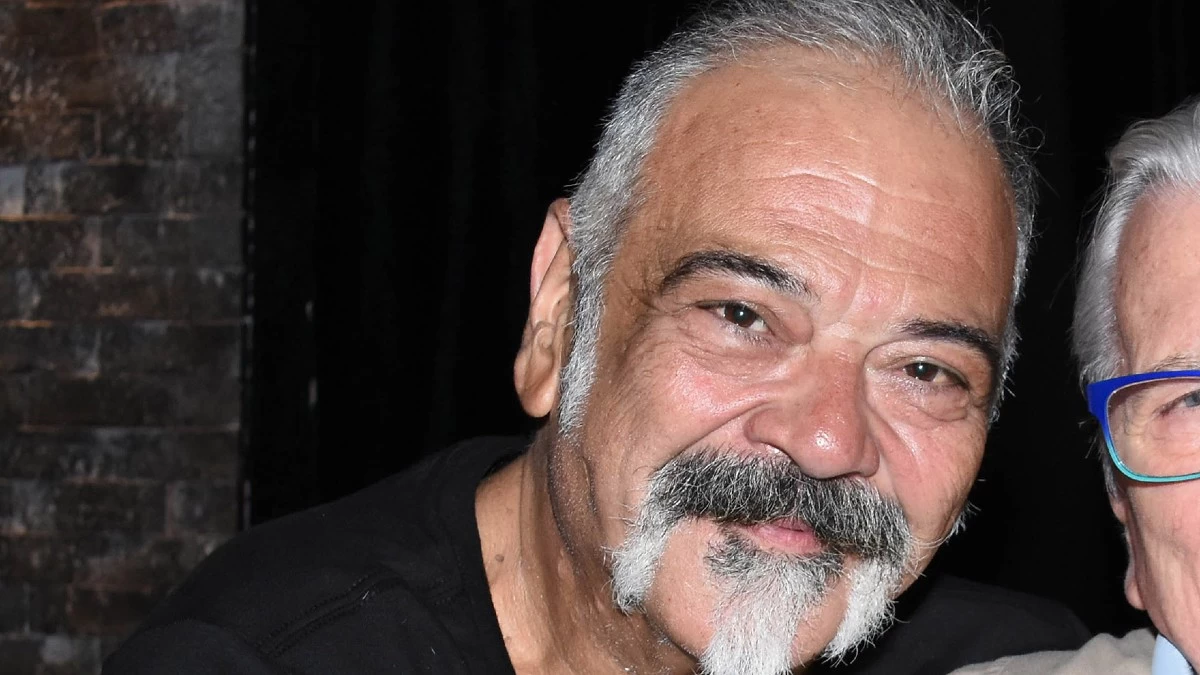 Στηβ Ντούζος - Νοσηλεύεται εδώ και 3 εβδομάδες: «Μου λένε να κόψω το κάπνισμα και δεν κόβεται...»