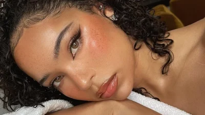 Sunset blush: Αυτή είναι η hot τάση στο μακιγιάζ που θα σε κάνει να μετράς αντίστροφα για το καλοκαίρι!