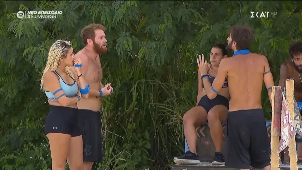 Survivor 4/4: «Αυτό που κράζουμε θα κάνουμε ρε;», «Μη μου μιλάς αυτή τη στιγμή!» - ΠΑΝΙΚΟΣ στους μπλε, ξεκίνησαν να φωνάζουν και να αποχωρούν ένας ένας