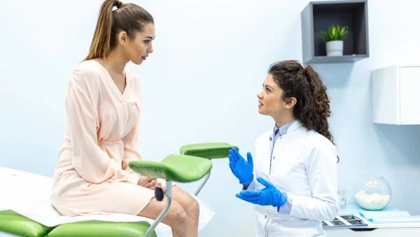 Ετήσιος προληπτικός γυναικολογικός έλεγχος: Τι περιλαμβάνει & σε ποια ηλικία πρέπει να ξεκινάει;