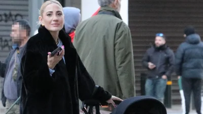 Ιωάννα Τούνη: Μοναχική έξοδος με τον γιο της, Πάρη - Οι αντιδράσεις της όταν αντιλήφθηκε τον φωτογράφο