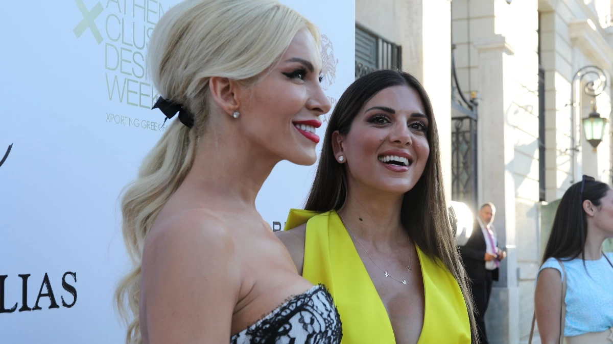 Σταματίνα Τσιμτσιλή & Κατερίνα Καινούργιου: Η μία με μίνι φούστα και η άλλη με μακρύ πουά φόρεμα - Εντυπωσιακές στο ίδιο μαγαζί