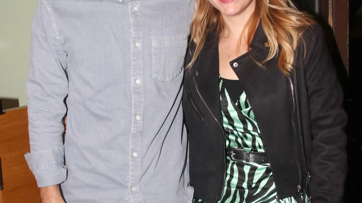 Αγαπημένο ζευγάρι Ελλήνων ηθοποιών παντρεύεται αύριο 26/4 - Θα ακολουθήσει μεγάλο πάρτι σε beach bar