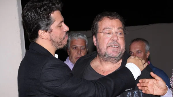 Χάρης Βαρθακούρης: «Για το “Έρωτας είναι θαρρώ” απέρριπτα όλους τους στίχους που έφερνε ο πατέρας μου! Ντροπή που το έλεγα στον Πάριο...»