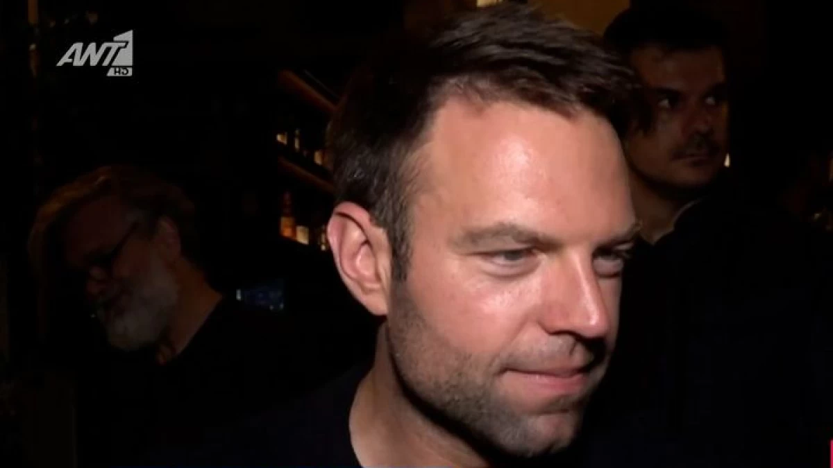 Στέφανος Κασσελάκης: «Για τον Λιάγκα δουλεύεις;» - Η έντονη αντίδραση σε ερώτηση δημοσιογράφου για τον γάμο του με τον Tyler McBeth