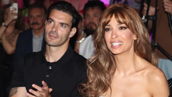 Ελένη Φουρέιρα: Πεσμένη στην άμμο με τον γιο της - Τα τρυφερά παιχνίδια τους στη θάλασσα (Φωτογραφίες)