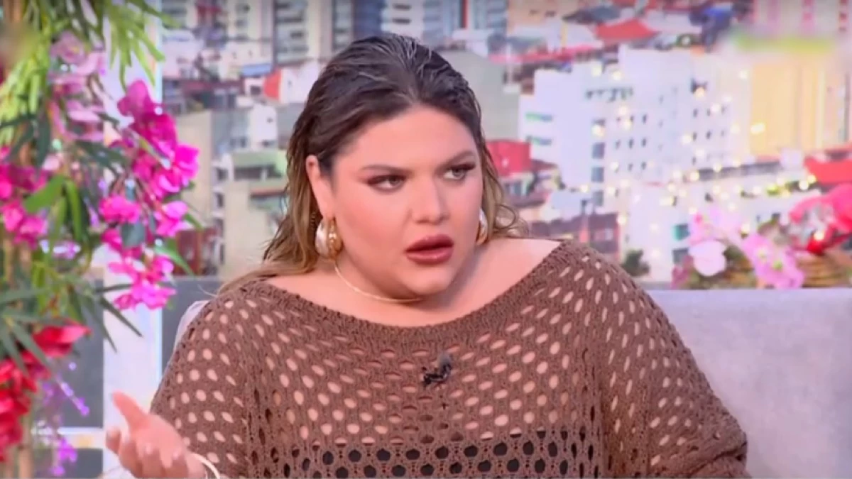 Δανάη Μπάρκα: «Δεν μπορούμε να έχουμε διαφορετική άποψη από το “πρέπει”, για να γλιτώσουμε τις “ευχετήριες κάρτες κακών”»