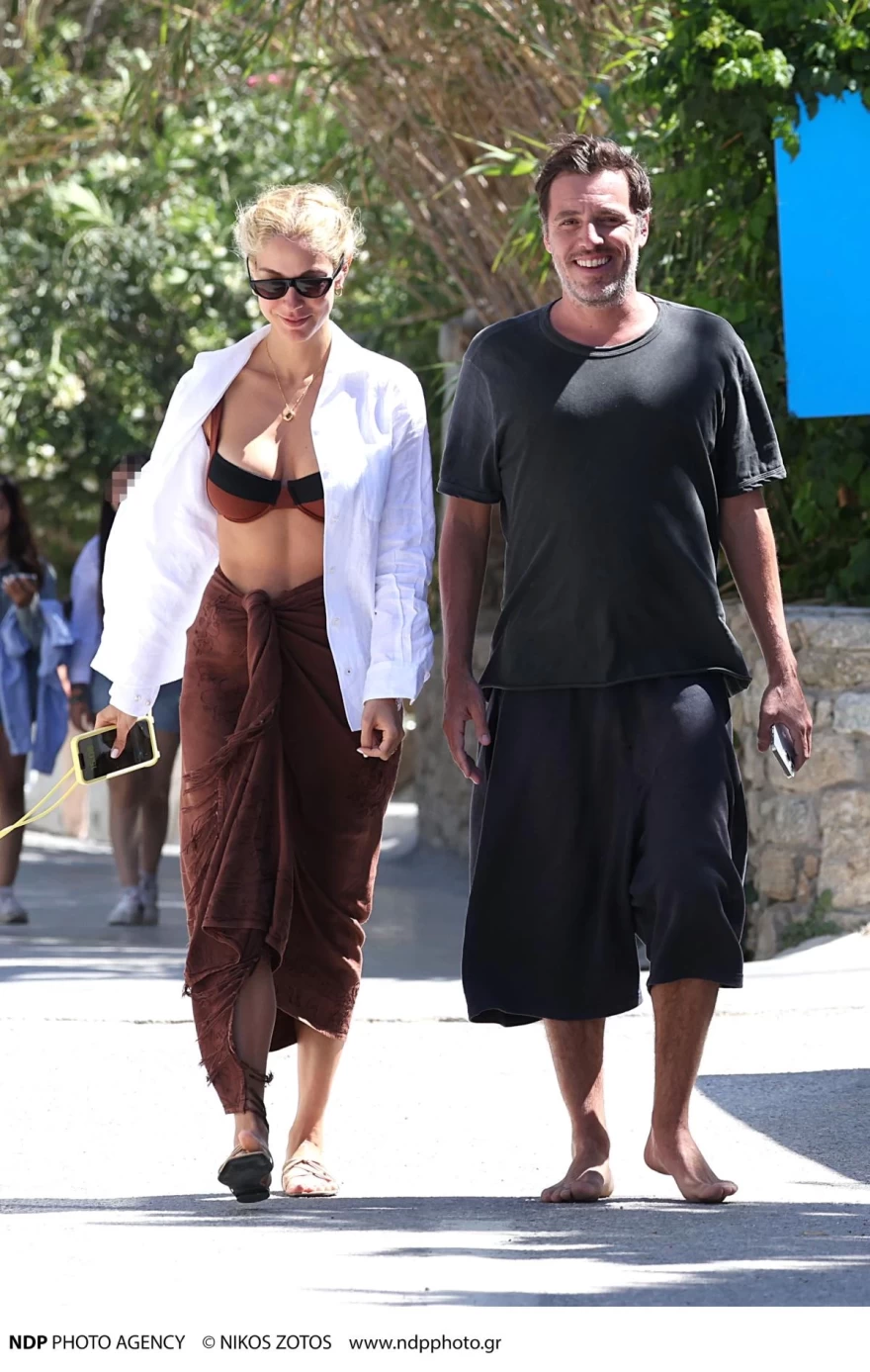 Δούκισσα Νομικού - Δημήτρης Θεοδωρίδης - Μύκονος - Βόλτα