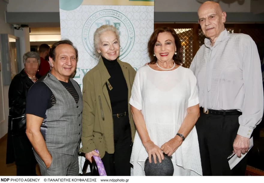 Μαρία Αλιφέρη - Έξοδος