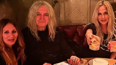 Άννα Βίσση: Mε τον Νίκο Καρβέλα και τη σύντροφό του Έλενα Φερεντίνου για φαγητό