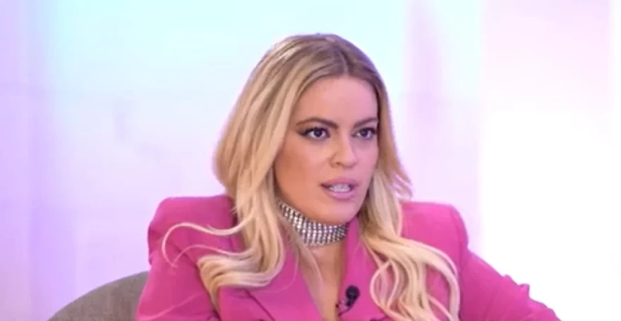 Μαίρη Αργυριάδη - Status