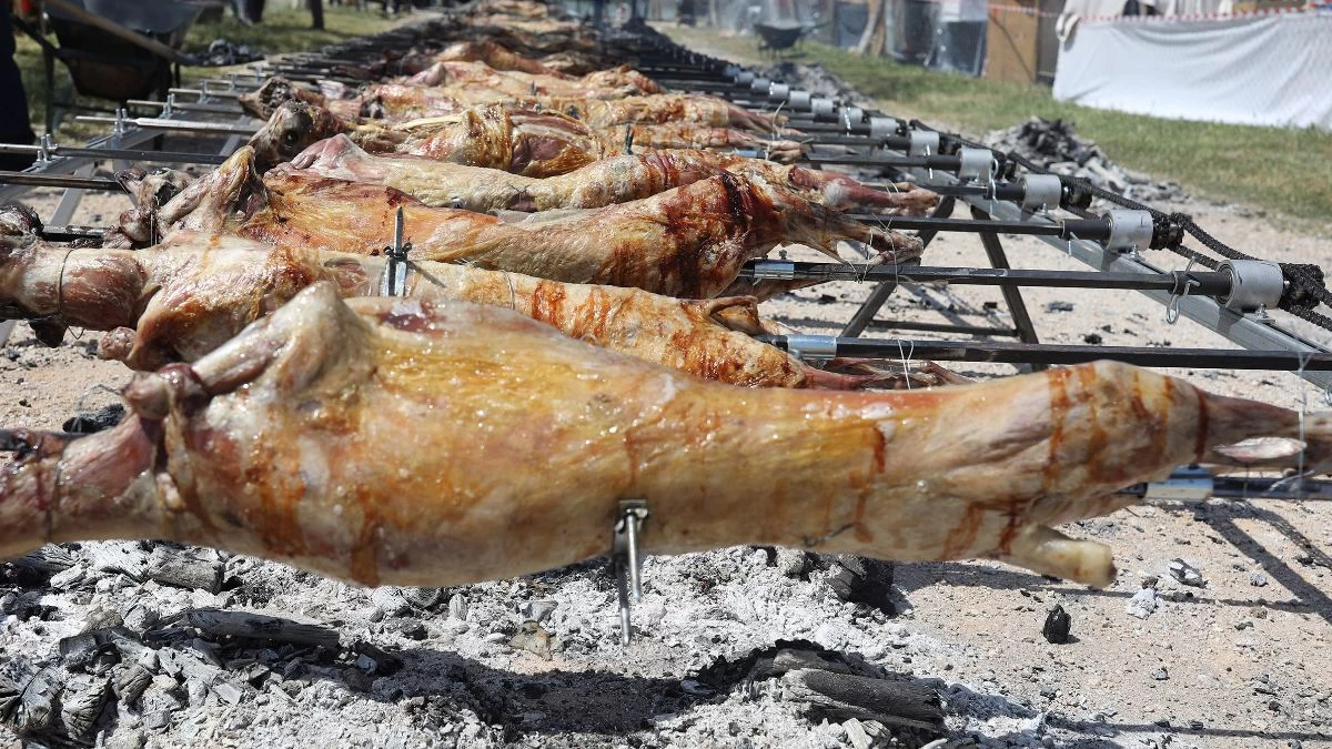 Μην πετάξετε το αρνί που περίσσεψε από την Κυριακή του Πάσχα - 5 συνταγές για να το εκμεταλλευτείτε