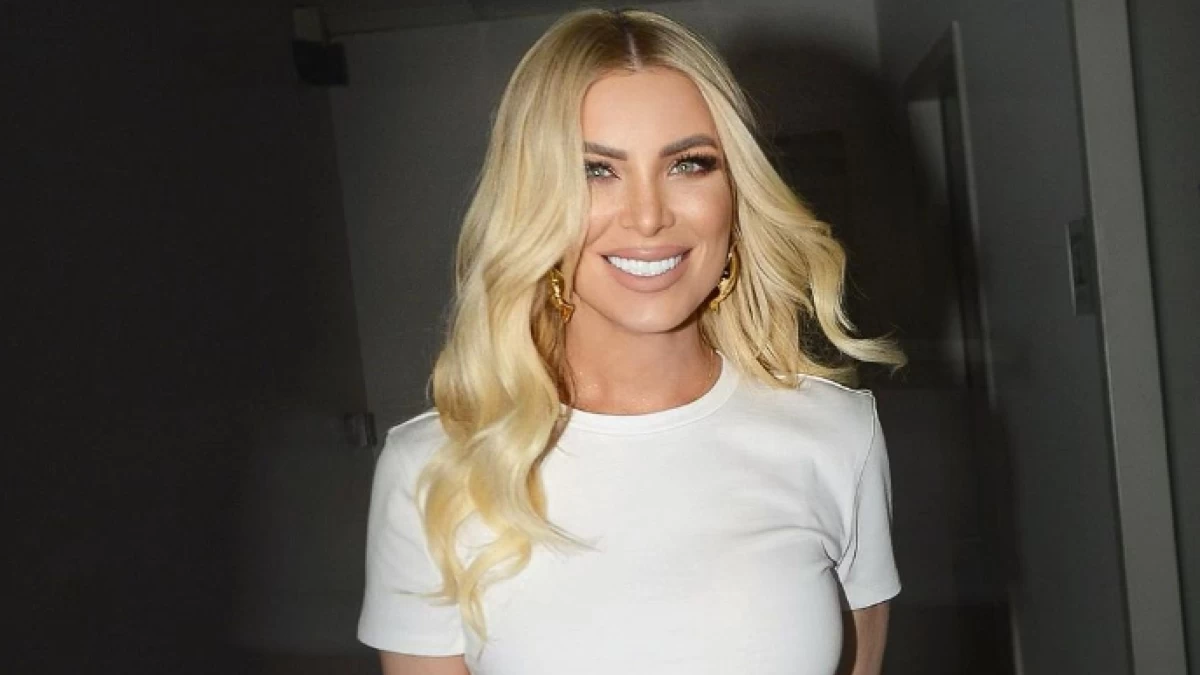 Κατερίνα Καινούργιου: Με λευκό μίνι φόρεμα και φουσκωμένη κοιλίτσα - Η φωτογραφία της εγκυμονούσας που δημοσίευσε