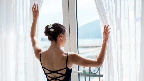 Ballerina bun: Πώς να πετύχεις το hot χτένισμα του καλοκαιριού με λίγες κινήσεις!