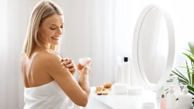 Κρέμες σώματος με ρετινόλη: To μυστικό για να φροντίσεις σωστά το σώμα σου μετά τα 50!