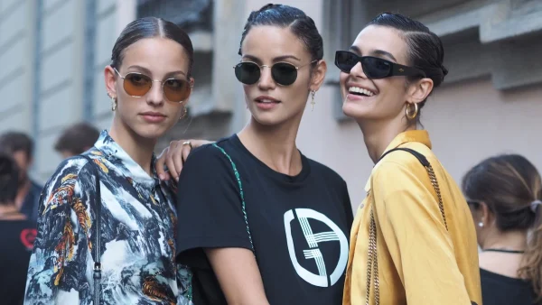 Κάπρι παντελόνι: Το trend από τα 90s επιστρέφει και θα φορεθεί με αυτά τα παπούτσια - 6 σχέδια που του ταιριάζουν