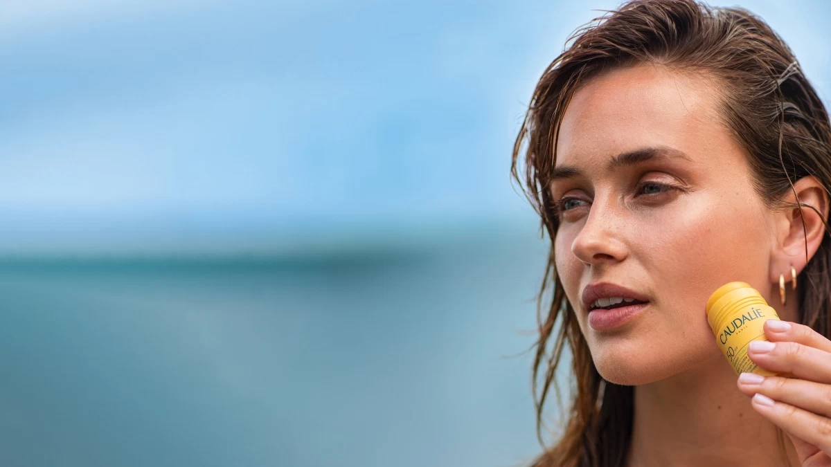 Βρήκαμε το νέο αντηλιακό στικ προσώπου που θα έχεις παντού μαζί σου φέτος το καλοκαίρι!