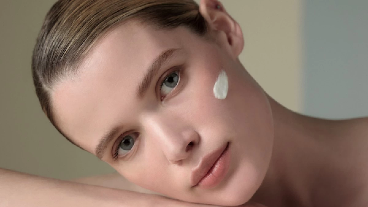 Αυτή είναι η αποτελεσματική clean skincare ρουτίνα για να πετύχεις το απόλυτο glass skin εφέ στην επιδερμίδα σου!