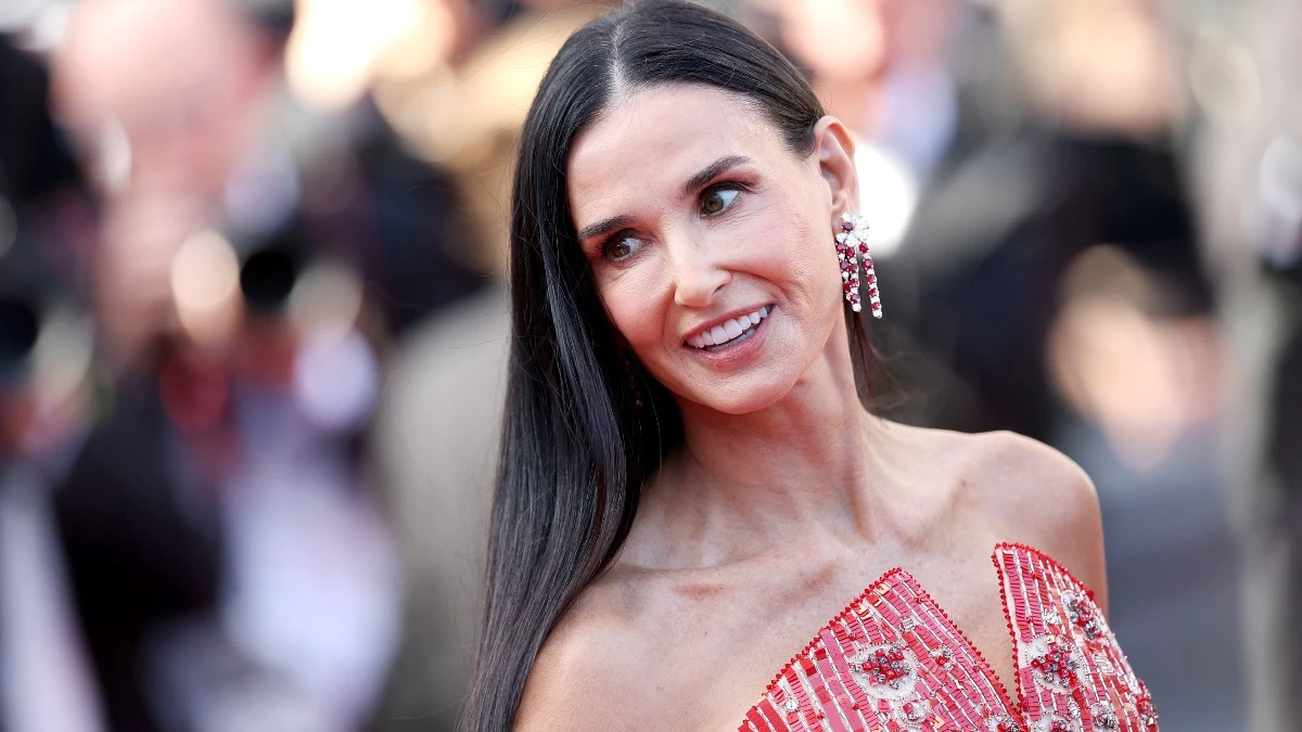 Τα μακριά, ίσια μαλλιά της 61χρονης Demi Moore έκλεψαν τις εντυπώσεις στο Φεστιβάλ των Καννών!