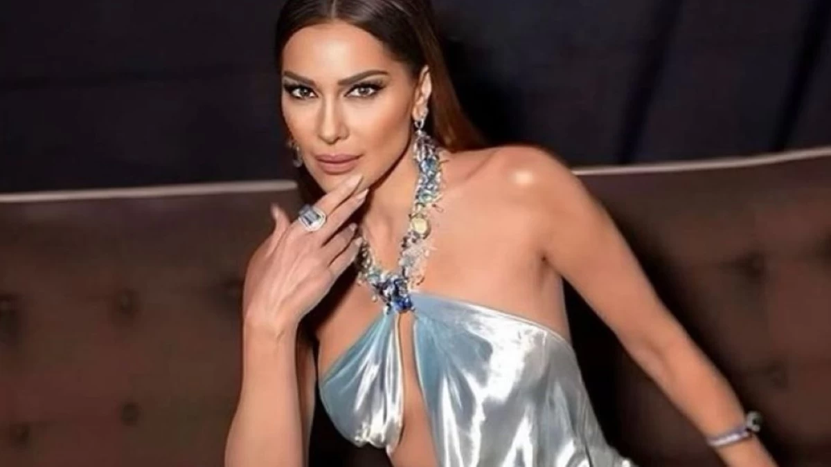 Δέσποινα Βανδή: Τολμηρό styling μέσα από 3 αποκαλυπτικά λευκά σύνολα