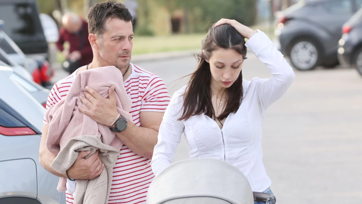 Γιώργος Αγγελόπουλος & Δήμητρα Βαμβακούση: Βόλτα στη φύση με την κόρη τους - Την είχαν τυλιγμένη σε κουβερτάκι