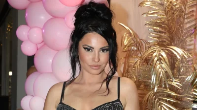 Δήμητρα Αλεξανδράκη: Στόλισε τον επιτάφιο μαζί με την πεθερά της - Το βίντεο που μαρτυρά τη σχέση της με τη μητέρα του συζύγου της