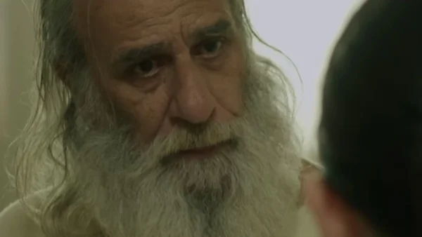 Παραλία 1/5: «Κάτι έχει, είναι επείγον!» - Ο Δημητρός το σκάει από το νοσοκομείο