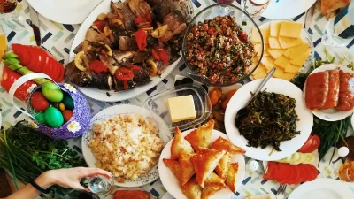 Πόσες θερμίδες έχει ο κάθε πασχαλινός μεζές; Τι πρέπει να προσέξεις για να μην πάρεις κιλά;