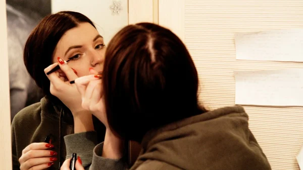 Κάνε την τέλεια γραμμή με eyeliner: Με αυτά τα κόλπα θα το εφαρμόσεις σωστά!